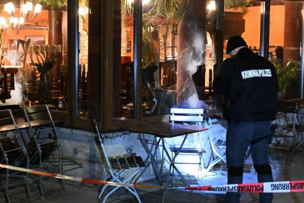 esterno del ristorante israeliano Eclipse a Monaco vandalizzato