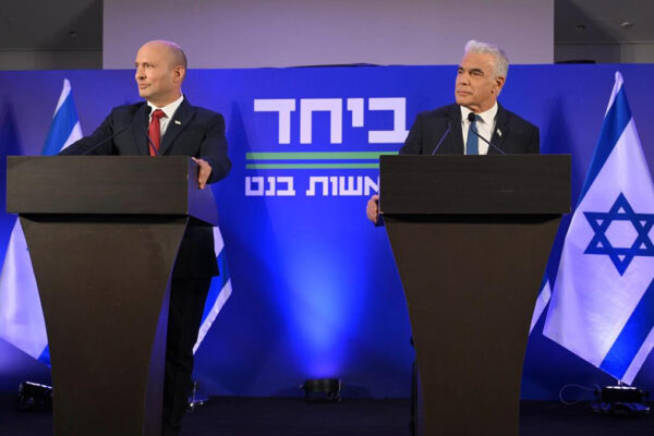 Da sinistra Naftali Bennett e Yair Lapid (foto Facebook)