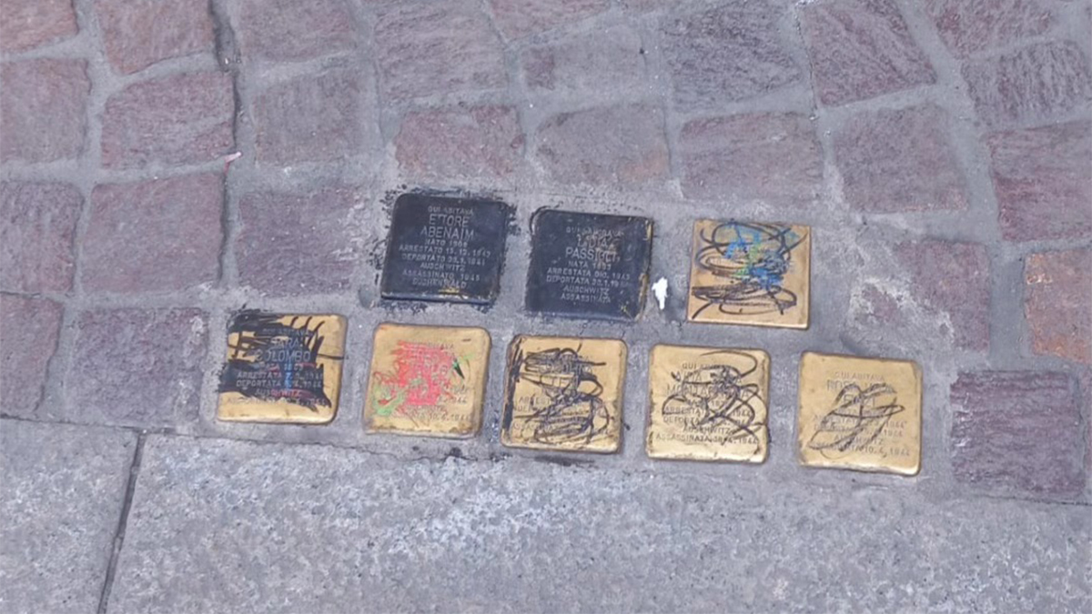Pietre d'inciampo vandalizzate a Torino