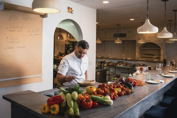 Raz Shabtai al ristorante Mutra a Miami