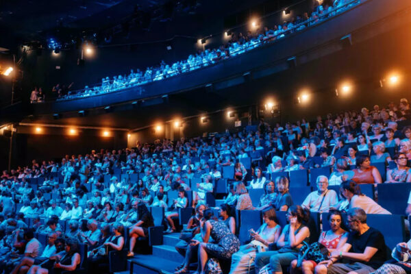 Platea durante uno spettacolo al theatre la Scala di Parigi