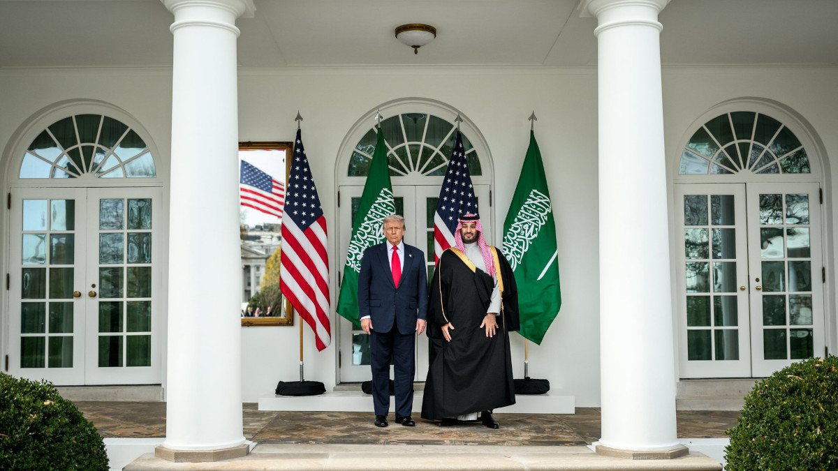 (Nella foto Donald Trump e Mohammed Bin Salman alla Casa Bianca. Fonte: X).