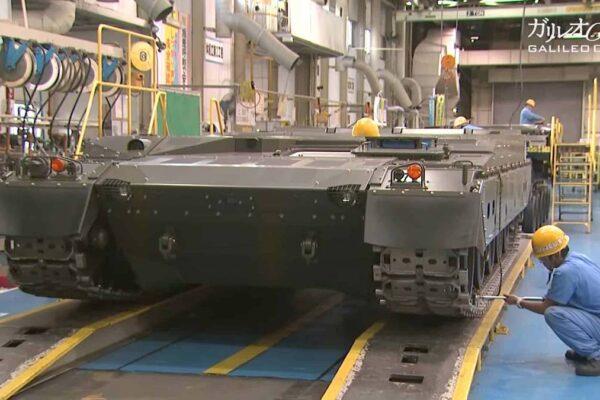 Fabbricazione di carro armato giapponese (foto Galileo Ch)