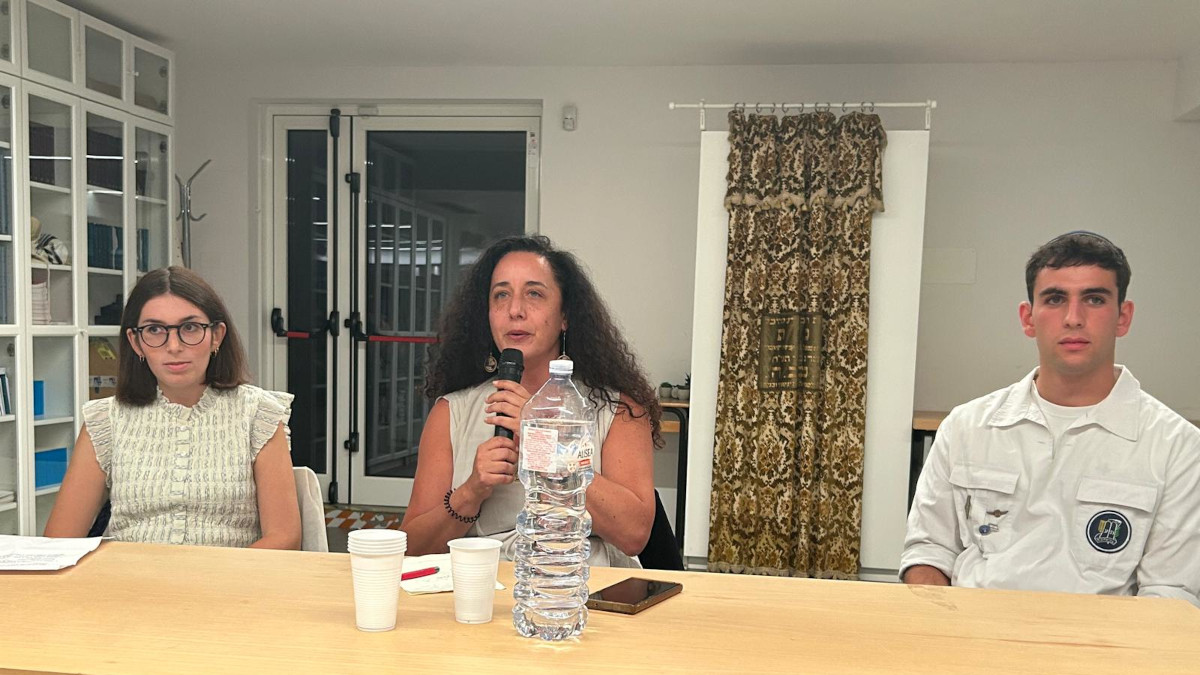 Da sinistra tamara Klein, Sharon Nizza e Jacob Shore