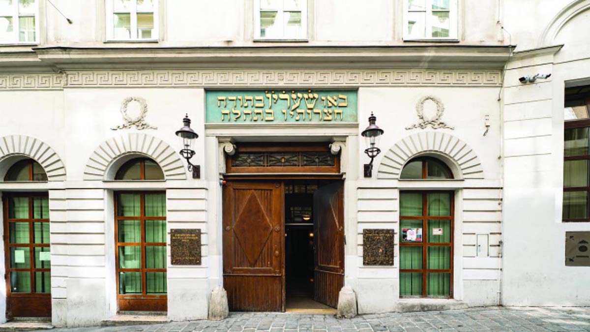 Facciata della Stadttempel a Vienna